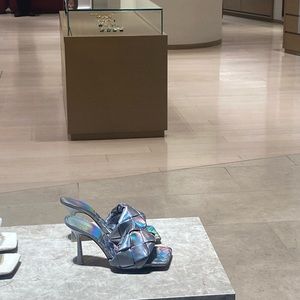 Bottega Veneta Lido Sandal In Oyster